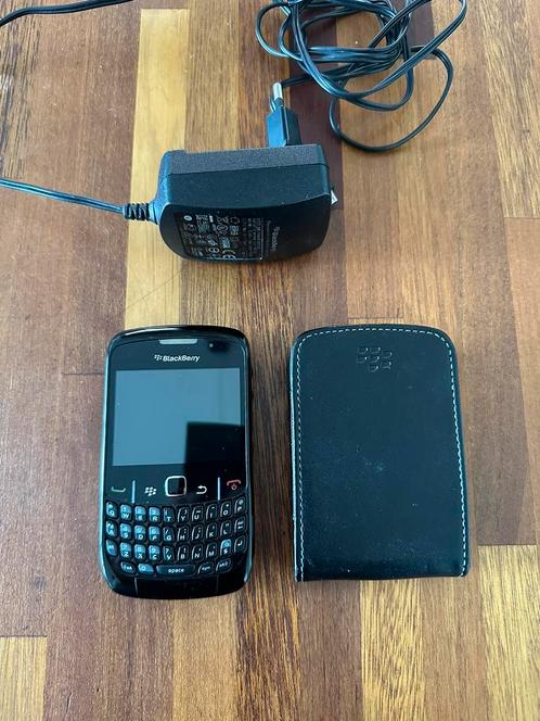 Blackberry Curve 8530 -  met leren hoesje en oplader