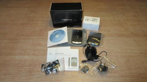 Blackberry Curve 9320 en 8900 met accessoires