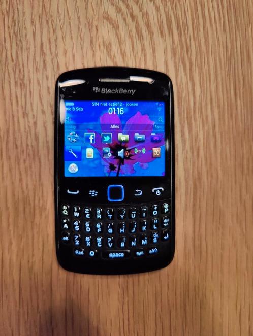 BlackBerry Curve 9360, met lederen hoes