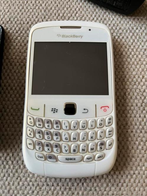 BlackBerry Curve white met hoesje en oplader