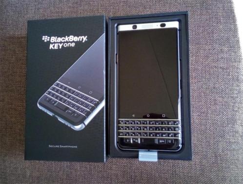 Blackberry KEYone 32GB Zilver Zwart  KEYone Flipcase -Nieuw