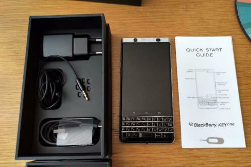 Blackberry KEYone Zilver 32 GB (compleet in doos 2 hoesjes