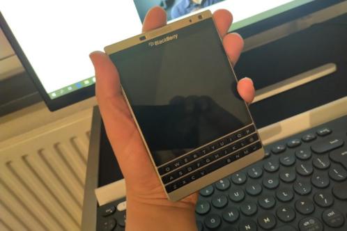 Blackberry pasport SE