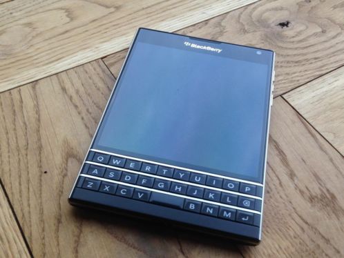Blackberry Passport  5m Garantie  Als Nieuw  Lader 389,-