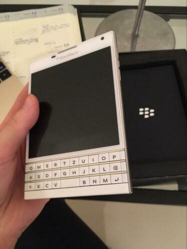 Blackberry Passport Limited White