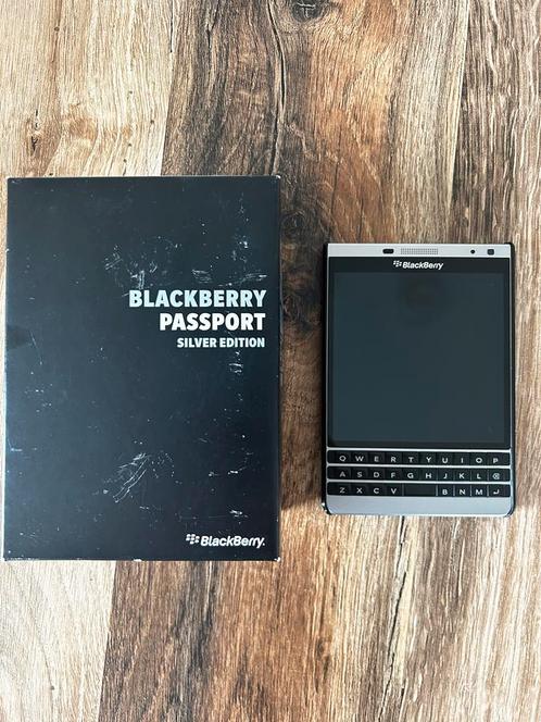 BlackBerry Passport Q30 Silver Edition