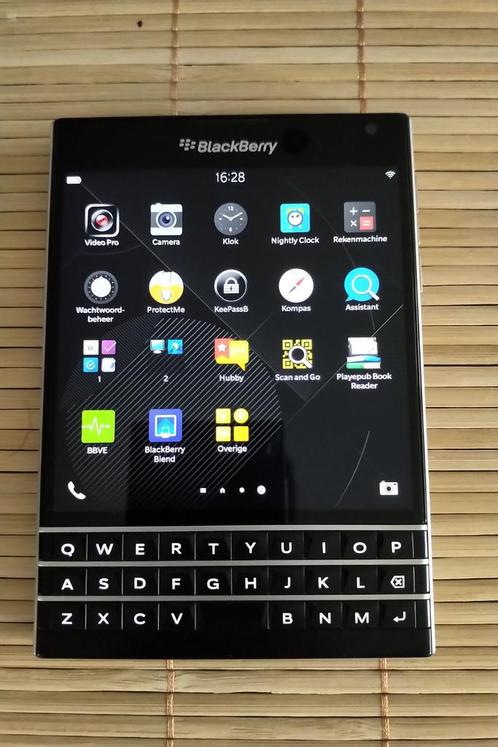 BlackBerry Passport SQW100-1  afgeprijsd dit weekend