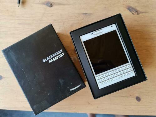 Blackberry Passport White