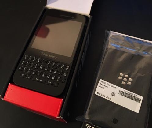 Blackberry Q5  Blackberry Leather Flip Shell