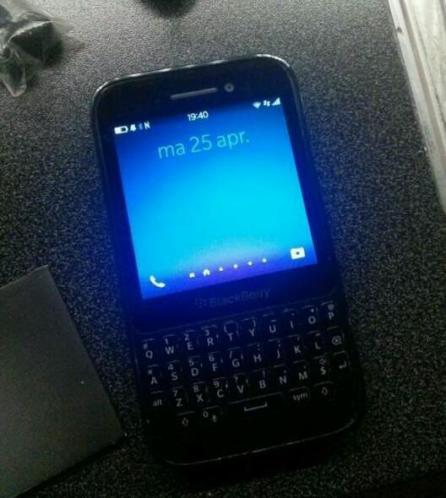 Blackberry Q5 met toebehoren amp originele cover