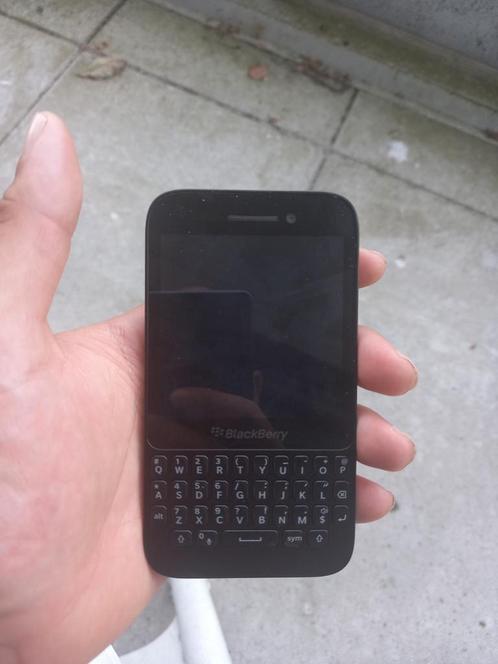 Blackberry Q5 met WhatsApp