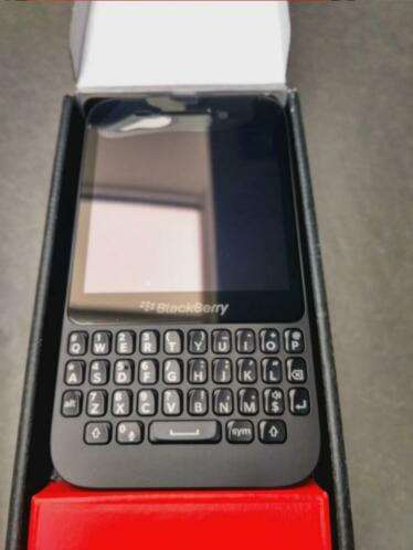 BlackBerry Q5 zwart nieuw SQR100-2