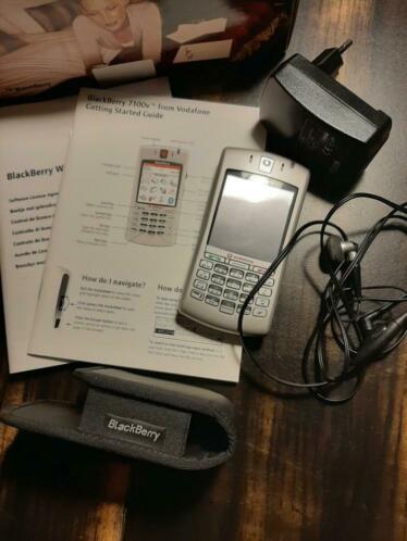 BlackBerry v7100v ,met doos,maniak,lader,oortje en hoes