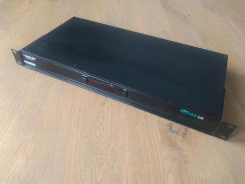 Blackbox servswitch CX 16-poorts KVM switch 1 lokaal 4 catx