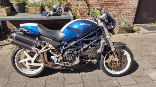 Blauwe s4r Ducati Monster.  Goed onderhouden. Veel carbon.