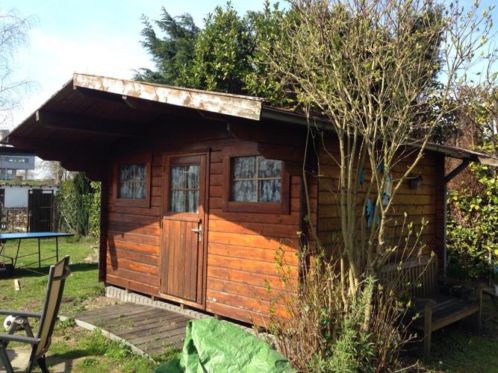 Blokhut 4x3 meter met luifel. Opknapper. Mag weg voor E 100