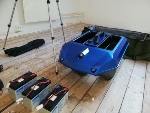 Blue metallic Navigator voerboot