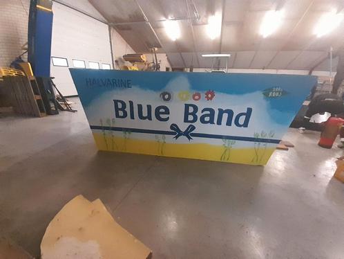 Blueband bak carnavalswagen