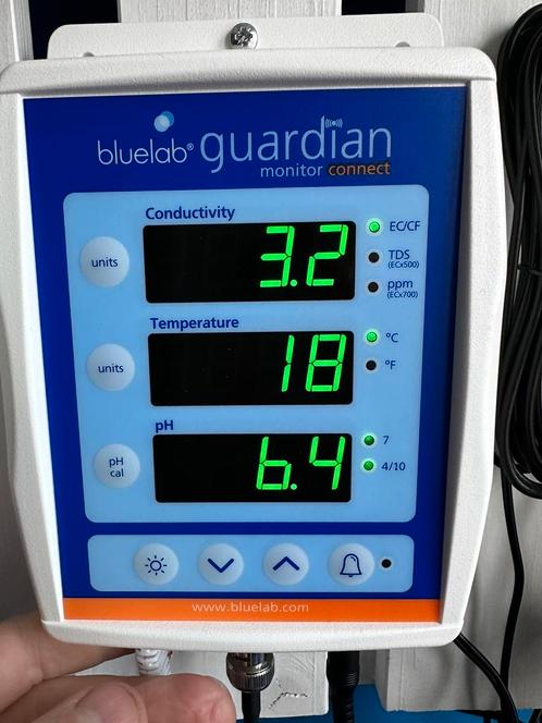 Bluelab Guardian Monitor 247 ( pH, EC, Temp alarm)
