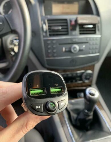 Bluetooth FM transmitter  CAR kit  Fast charge auto lader