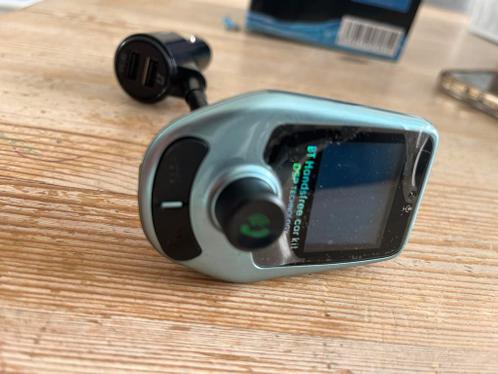 Bluetooth FM transmitter - Carkit - 2x usb poort - AUX