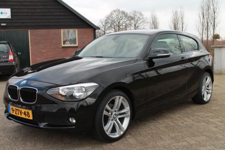 BMW 1-Serie 114i 2012 Zwart 