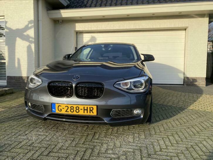 BMW 1-Serie 116I 100KW 3DR 2013 Grijs Sport Look (Boxmore)