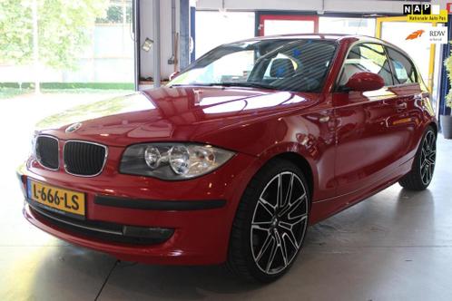 BMW 1-serie 116i Sport KUIPSTOELEN AIRCO 19 INCH SPORTVELGEN