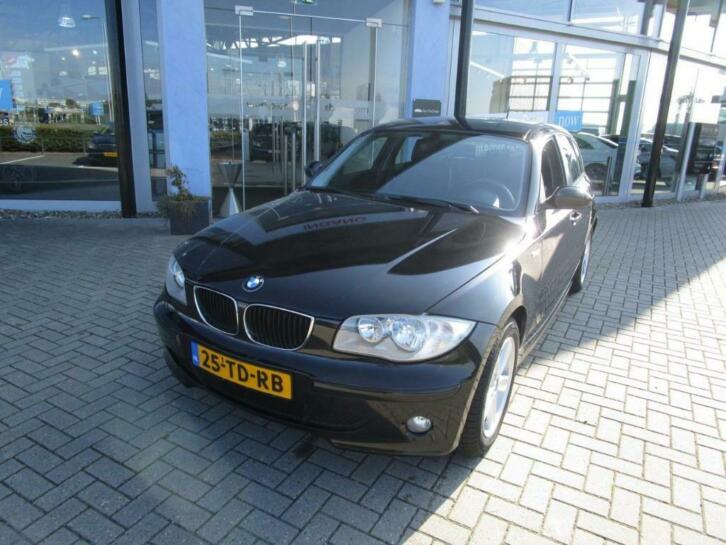 BMW 1-Serie 2.0 118I 2006 Zwart (APK 14 mnd sept 2021)