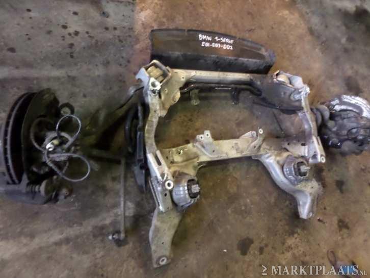 BMW 1 serie Subframe met ophanging,fusee,remschijf,remklauw.