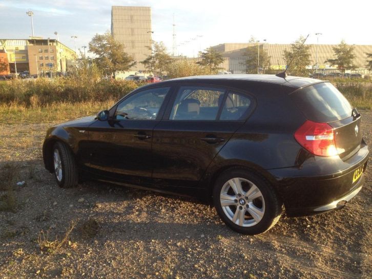 Bmw 118D M-pak  Carbon 5D zeer mooi .....