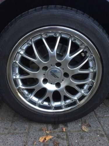 bmw 17 inch zeer nette velgen met banden