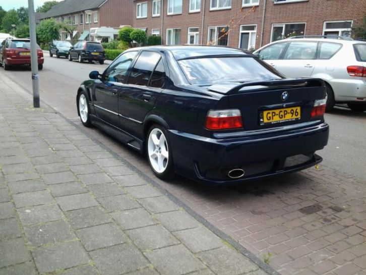 BMW 3-Serie 1.6 I 316 U9 1993 Blauw