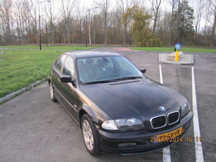 BMW 3-Serie 1.9 I 318 2001 Zwart