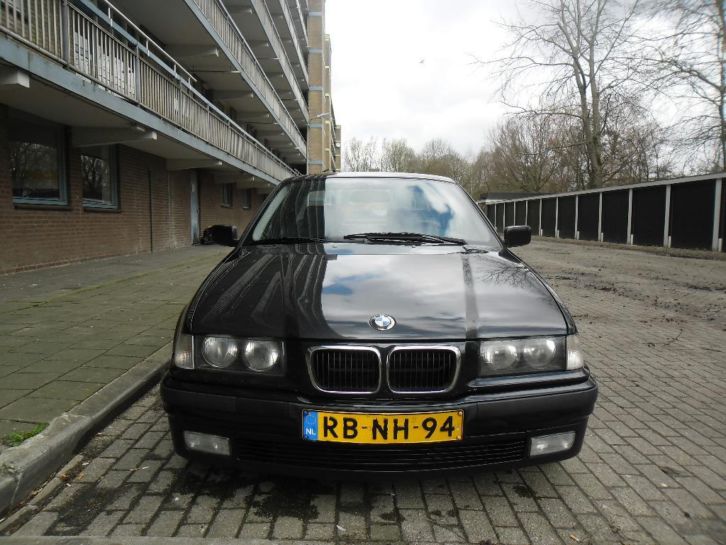 BMW 3-Serie 1.9 I 318 S 1997 Zwart