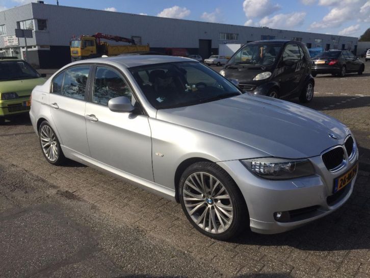 BMW 3-Serie 2.0 318i Sedan 18034 business line 2010 Grijs