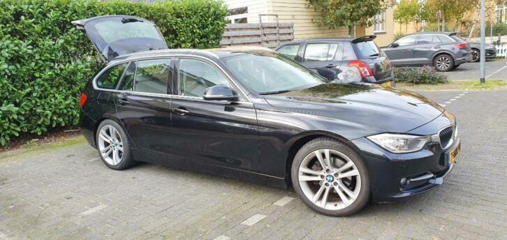 BMW 3-Serie 2.0 320D EDE Touring AUT 2013 Zwart