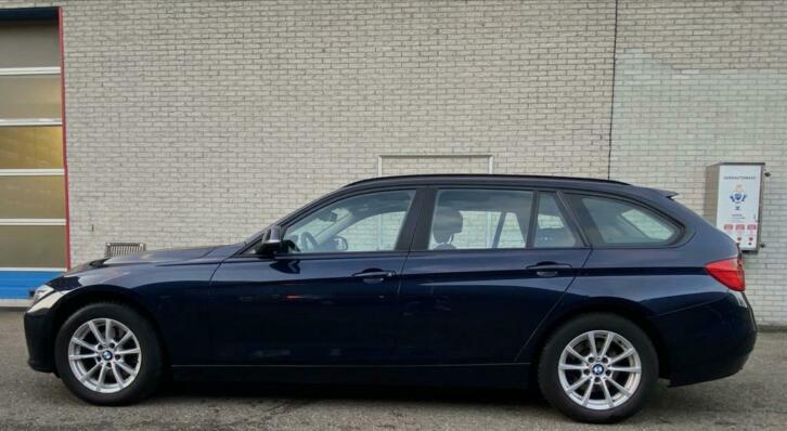 BMW 3-Serie 2.0 320D Touring AUTNAVIPANO Blauw