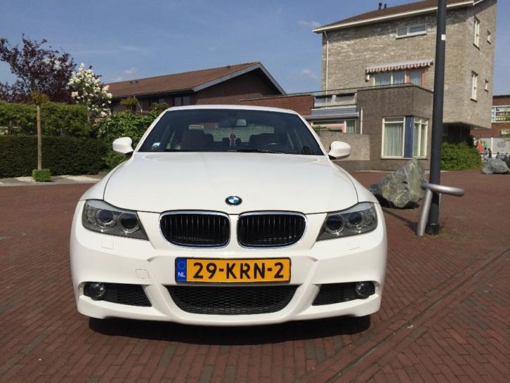 BMW 3-Serie 2.0 D 318 2010 Wit M-Pakket