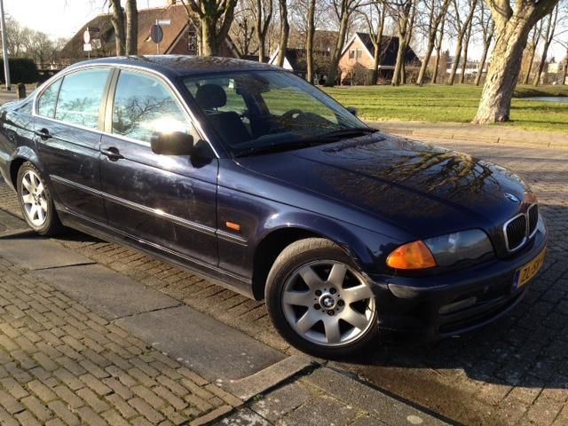 BMW 3-Serie 2.0 I 320 1999 Blauw