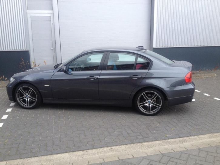 BMW 3-Serie 2.0 I 320 2006 Grijs