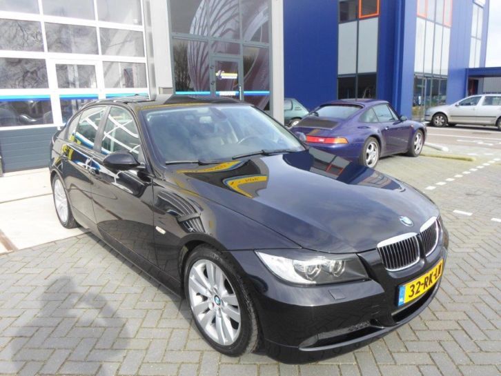 BMW 3-Serie 2.0 I 320 AUT 2005 Zwart Nav.