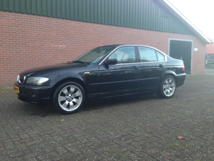 BMW 3-Serie 2.2 I 320 AUT 2002 Zwart