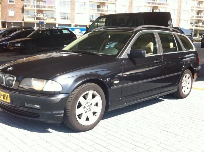 BMW 3-Serie 2.2 I 320 Touring 2001 Zwart