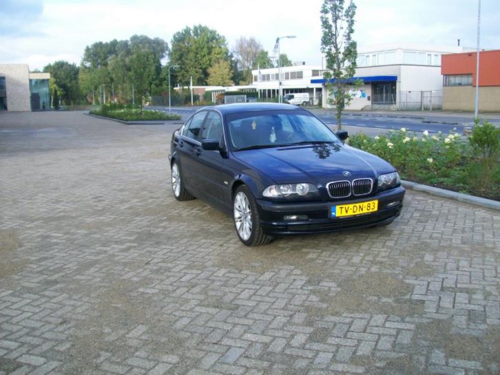 BMW 3-Serie 2.5 I 323 1998 Blauw