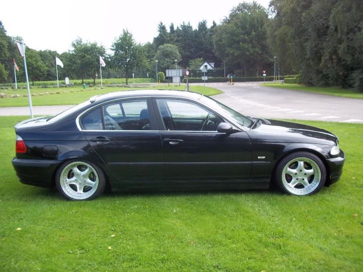 BMW 3-Serie 2.5 I 323 1998 Zwart nieuwe apk 