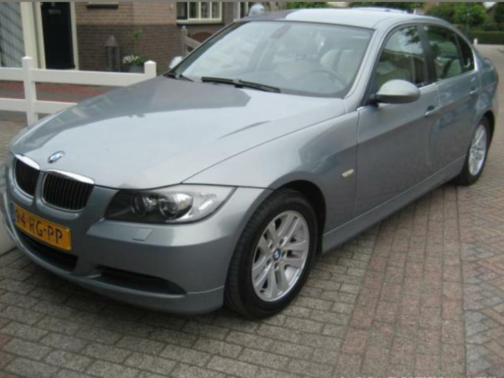 BMW 3-Serie 2.5 I 325 (NAP-NAVI-LEER-XENON-BLUETOOTH )