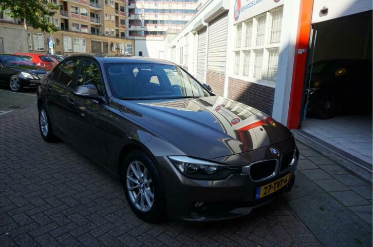 BMW 3 Serie 320i High Executive Aut8  NL Auto  Sparkling B