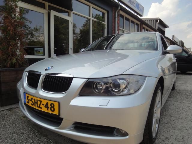 BMW 3-Serie 320i High Executive Automaat, Leder, ECC, PDC