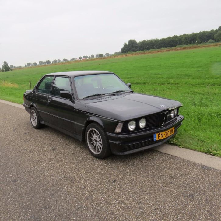 BMW 3-Serie 323i 1980 Zwart e21 met beetje schade